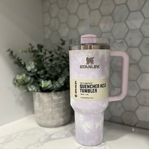 Stanley 40oz Tumbler Wisteria Tie Dye